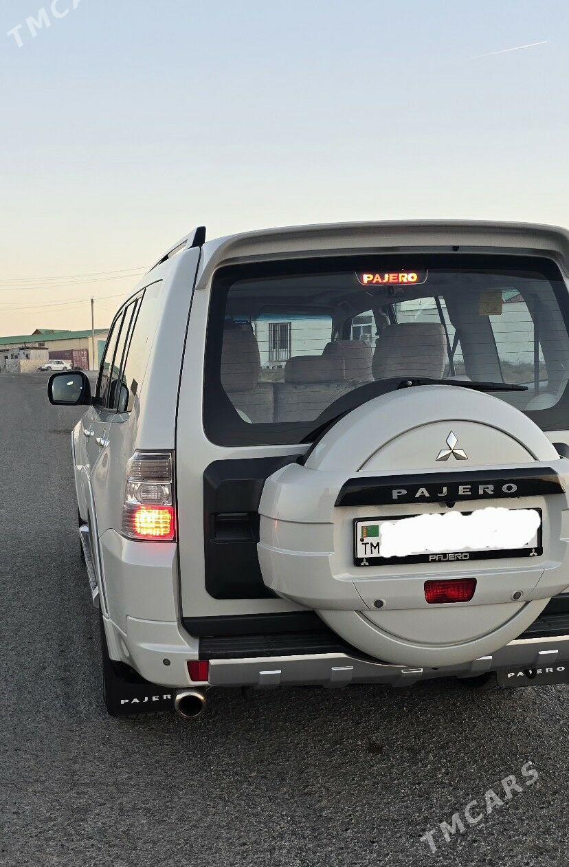 Mitsubishi Pajero 2011 - 260 000 TMT - Türkmenbaşy - img 2