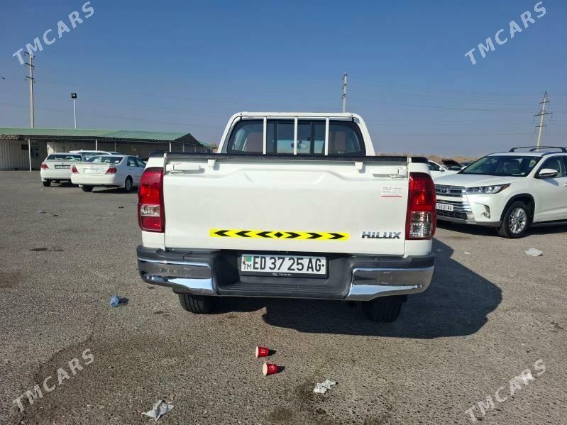 Toyota Hilux 2022 - 500 000 TMT - Aşgabat - img 3