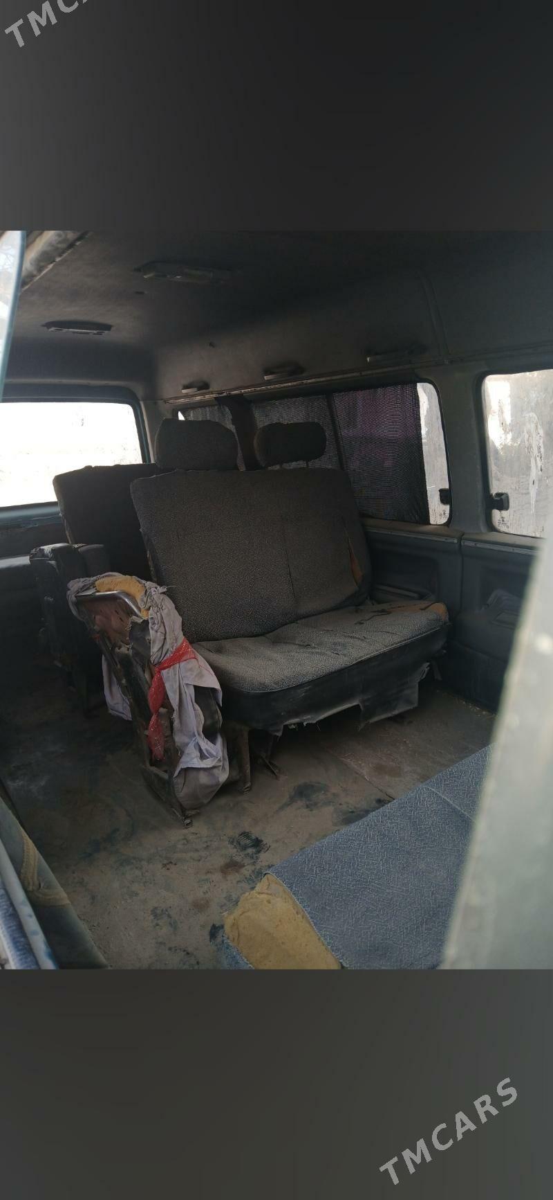 Toyota Hiace 1999 - 30 000 TMT - Гурбансолтан Едже - img 2