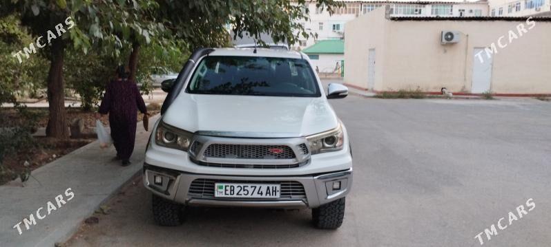 Toyota Hilux 2016 - 410 000 TMT - Büzmeýin - img 5