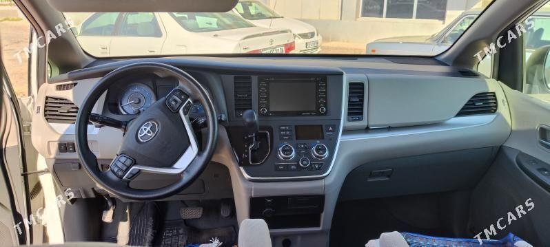 Toyota Sienna 2019 - 350 000 TMT - Гызыларбат - img 5