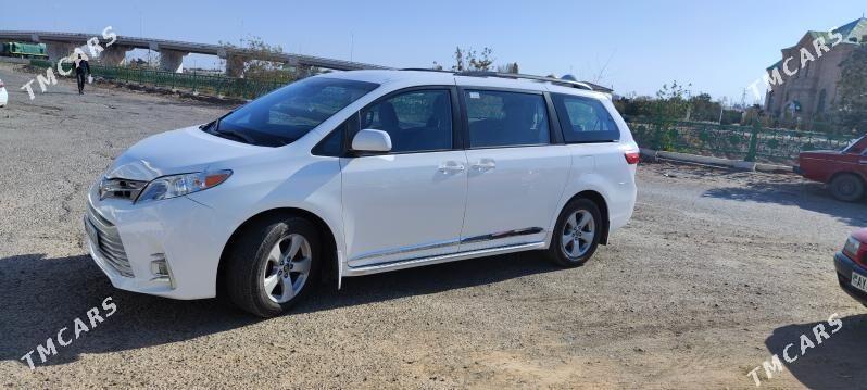 Toyota Sienna 2019 - 350 000 TMT - Гызыларбат - img 7