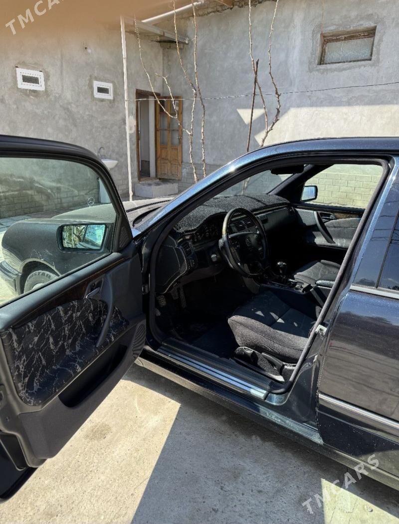 Mercedes-Benz C320 1999 - 20 000 TMT - Акдепе - img 3