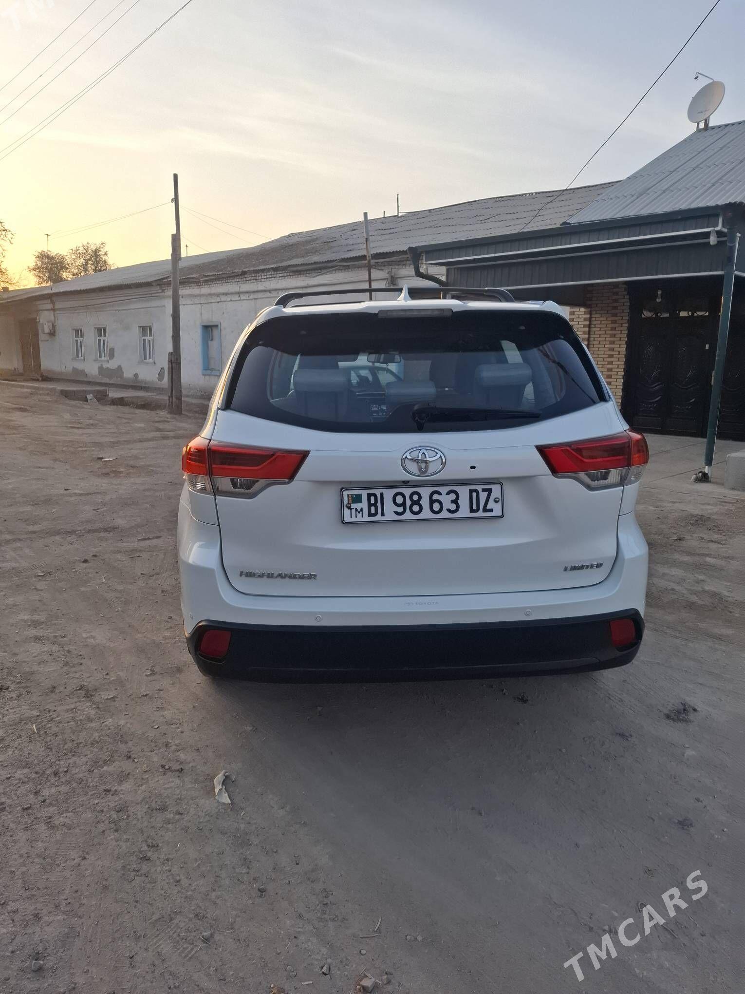 Toyota Highlander 2016 - 400 000 TMT - Кёнеургенч - img 5