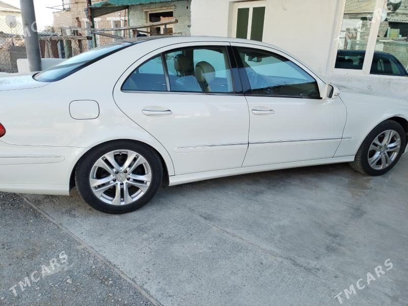 Mercedes-Benz E-Class 2007 - 200 000 TMT - Türkmenbaşy - img 5