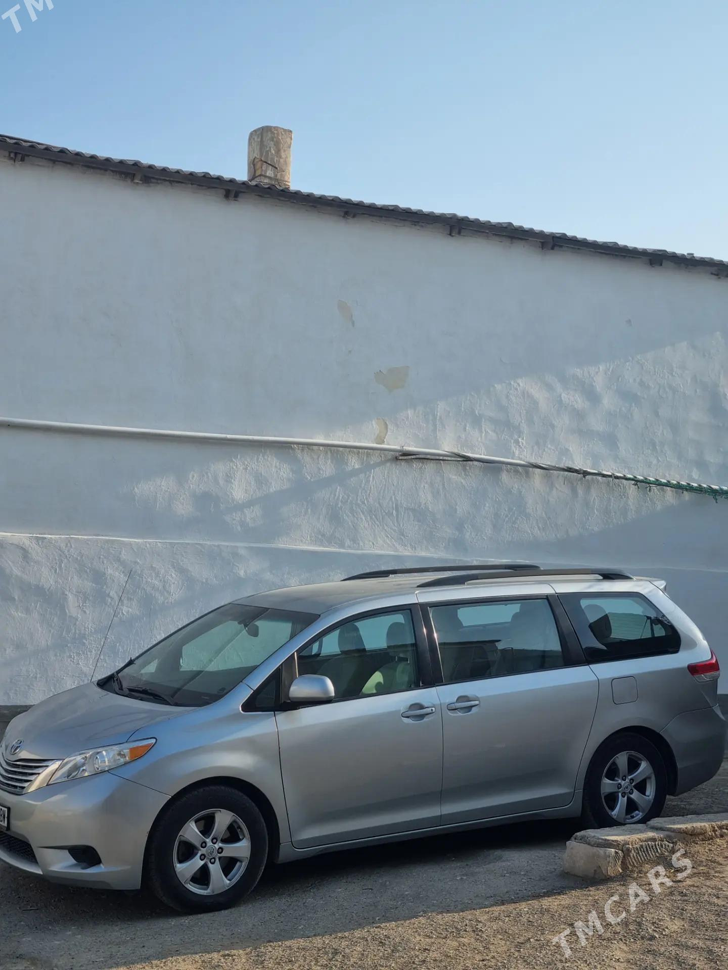 Toyota Sienna 2012 - 300 000 TMT - Türkmenbaşy - img 2