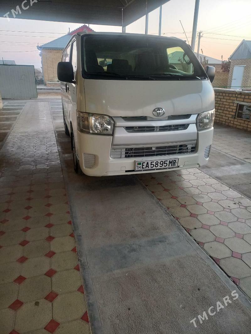 Toyota Hiace 2017 - 370 000 TMT - Мары - img 3