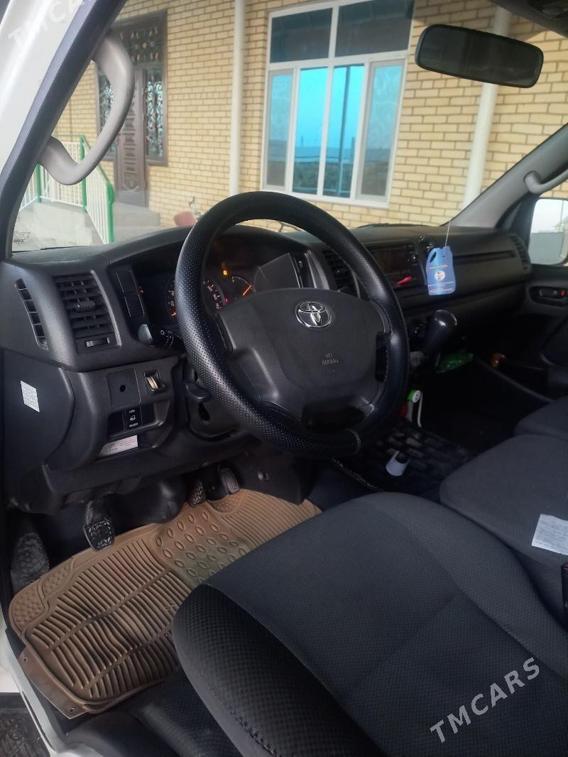 Toyota Hiace 2017 - 370 000 TMT - Мары - img 6