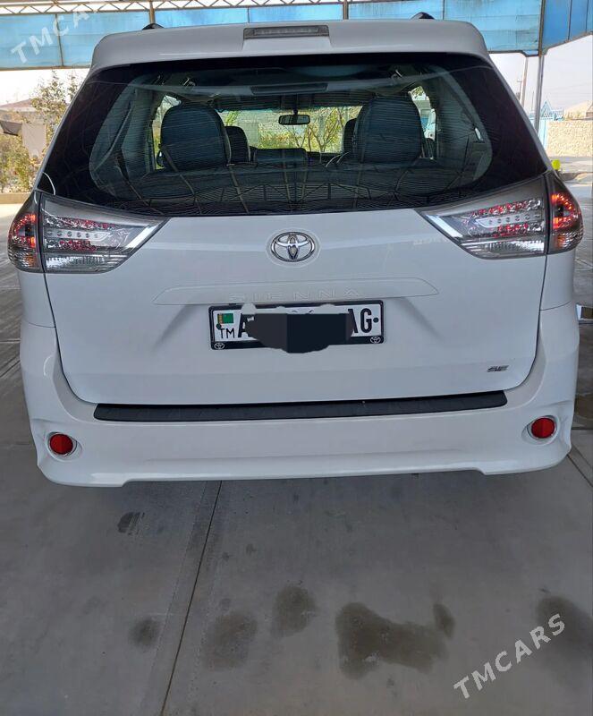 Toyota Sienna 2017 - 420 000 TMT - Ашхабад - img 9