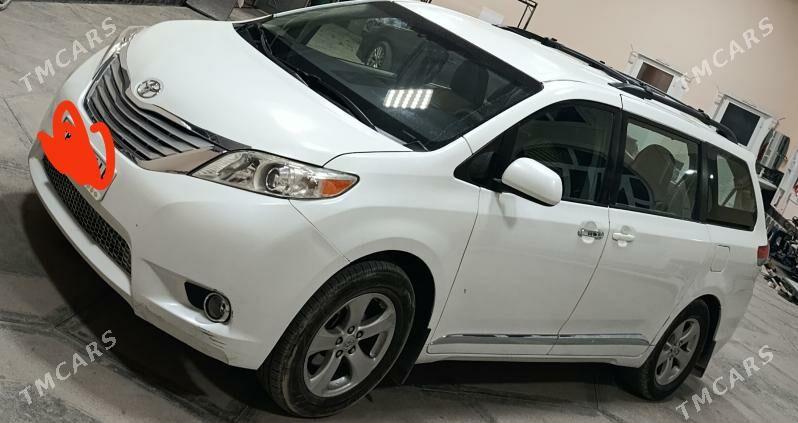 Toyota Sienna 2011 - 300 000 TMT - Türkmenabat - img 3