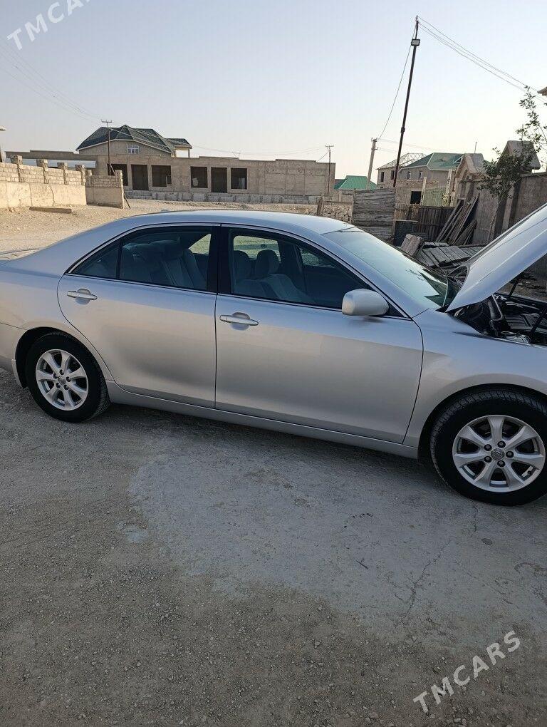 Toyota Camry 2010 - 220 000 TMT - Балканабат - img 3