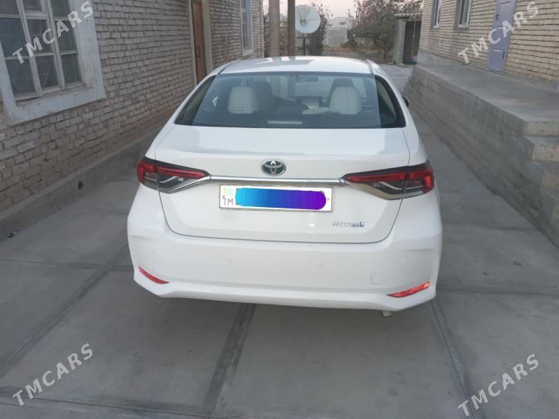 Toyota Corolla 2022 - 240 000 TMT - Бузмеин - img 4
