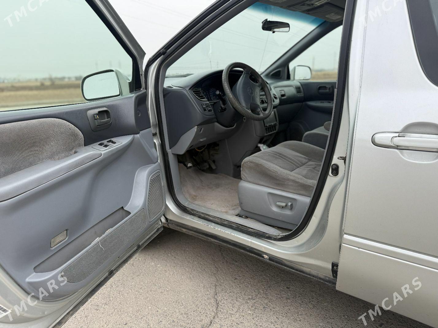 Toyota Sienna 2002 - 130 000 TMT - Дашогуз - img 5