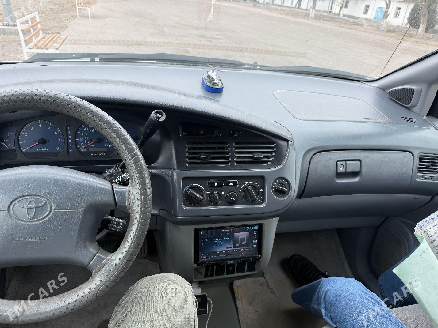 Toyota Sienna 2002 - 130 000 TMT - Дашогуз - img 2