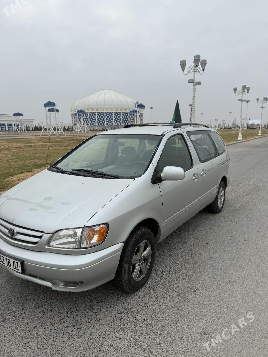 Toyota Sienna 2002 - 130 000 TMT - Дашогуз - img 3
