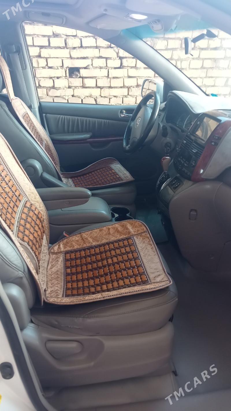 Toyota Sienna 2003 - 250 000 TMT - Дашогуз - img 4