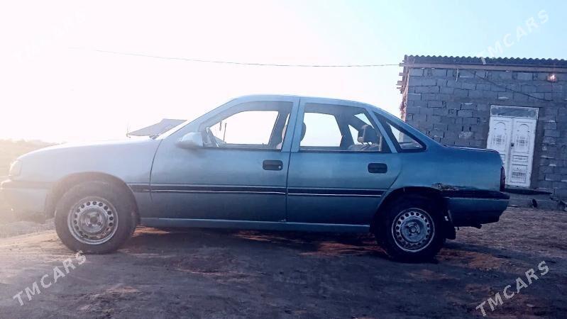 Opel Vectra 1990 - 26 000 TMT - Кёнеургенч - img 2