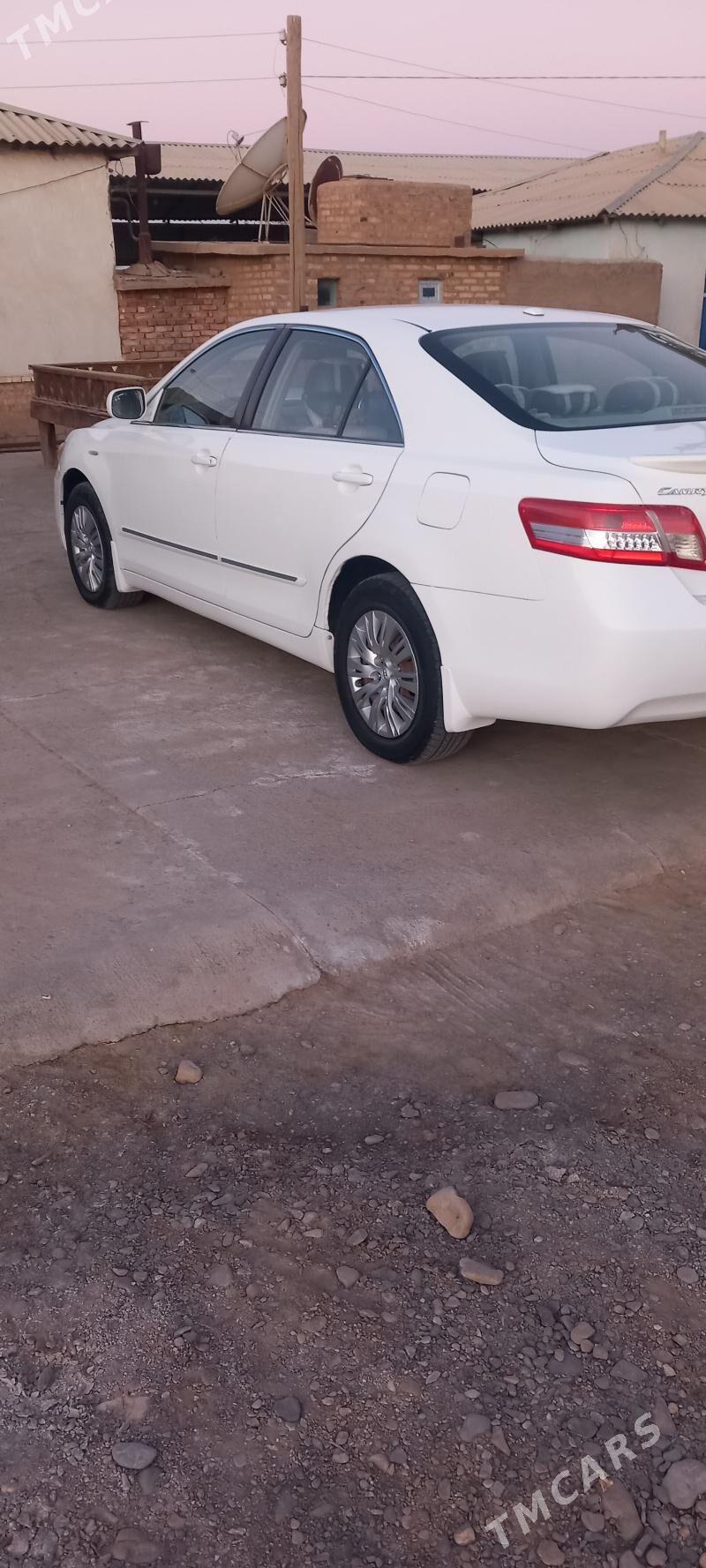 Toyota Camry 2010 - 145 000 TMT - Бабадайхан - img 2