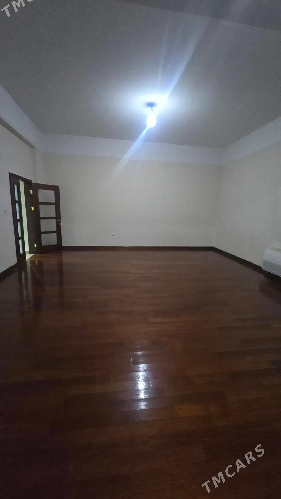 Elitka 5 komnat 7 etaj 215m² - ул. Подвойского (Битарап Туркменистан шаёлы) - img 2