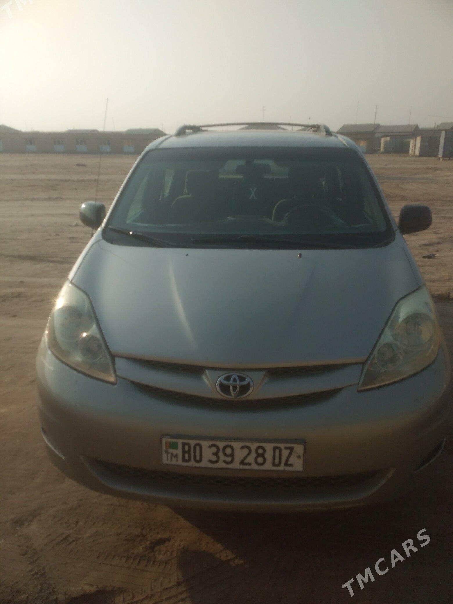 Toyota Sienna 2006 - 250 000 TMT - Gurbansoltan Eje - img 1