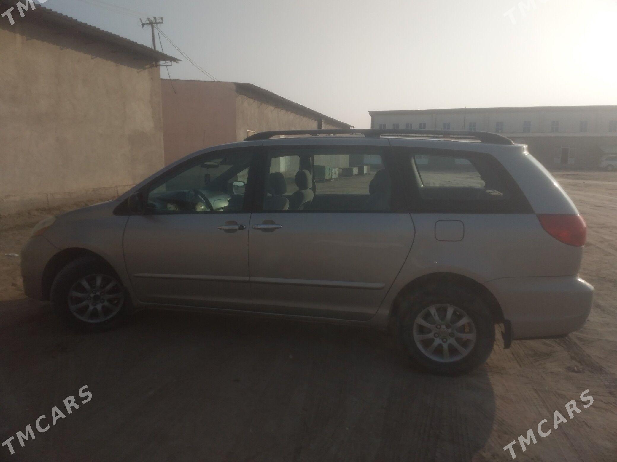 Toyota Sienna 2006 - 250 000 TMT - Gurbansoltan Eje - img 3