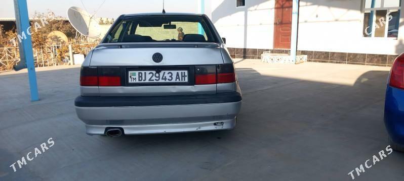 Volkswagen Jetta 1993 - 39 000 TMT - Кака - img 2
