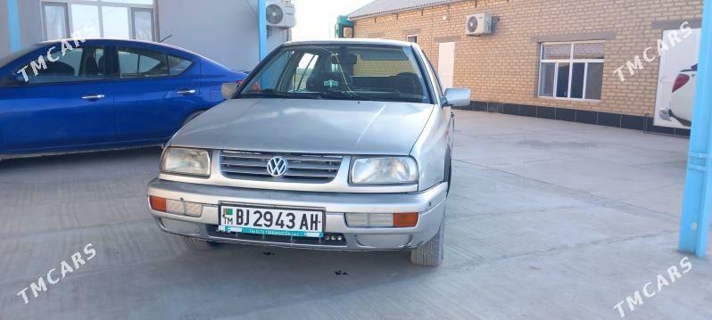 Volkswagen Jetta 1993 - 39 000 TMT - Кака - img 4