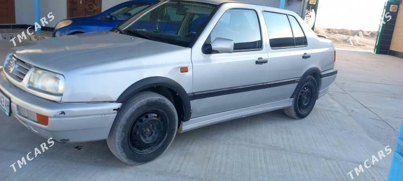 Volkswagen Jetta 1993 - 39 000 TMT - Кака - img 3