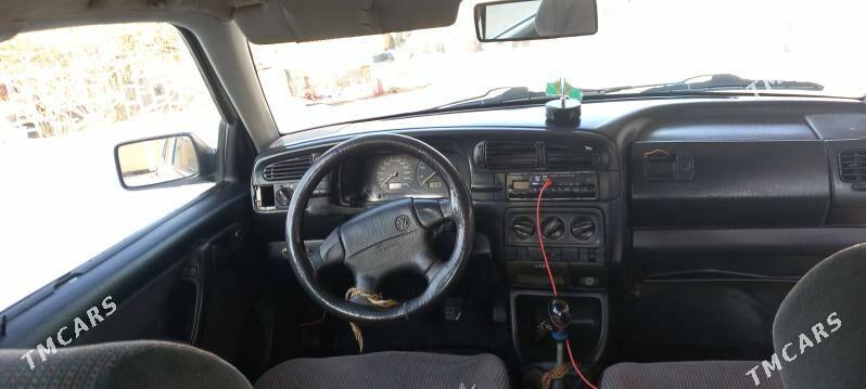 Volkswagen Jetta 1993 - 39 000 TMT - Кака - img 6