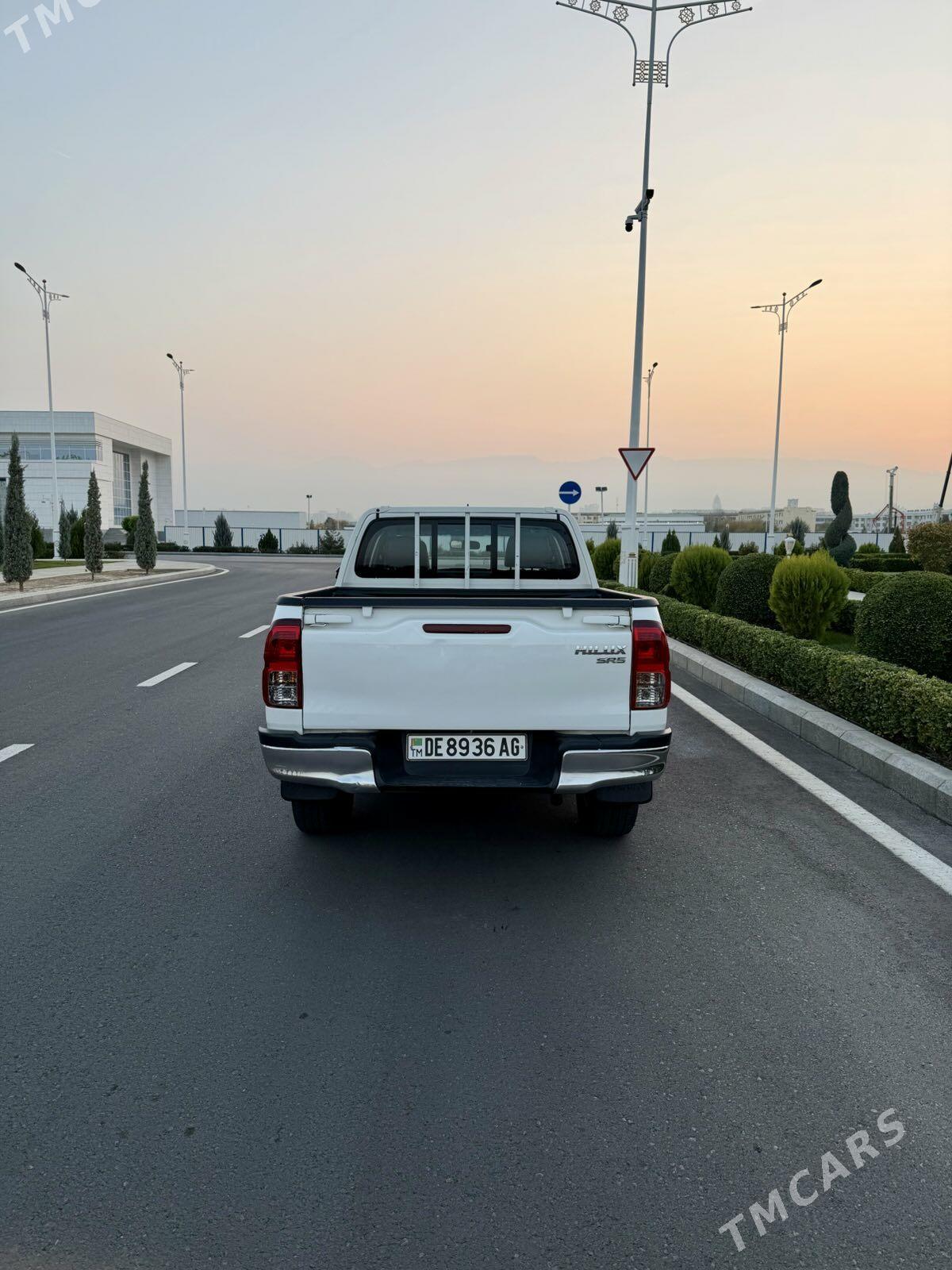 Toyota Hilux 2020 - 435 000 TMT - Aşgabat - img 7