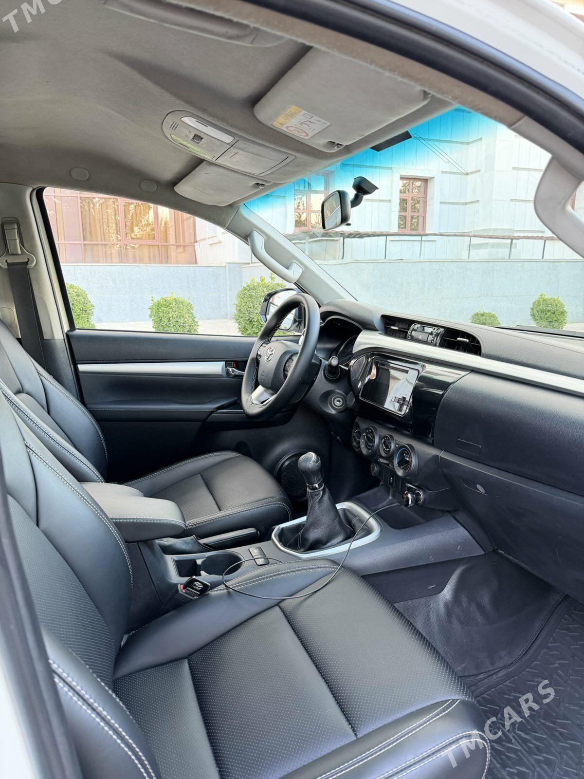 Toyota Hilux 2020 - 435 000 TMT - Aşgabat - img 8