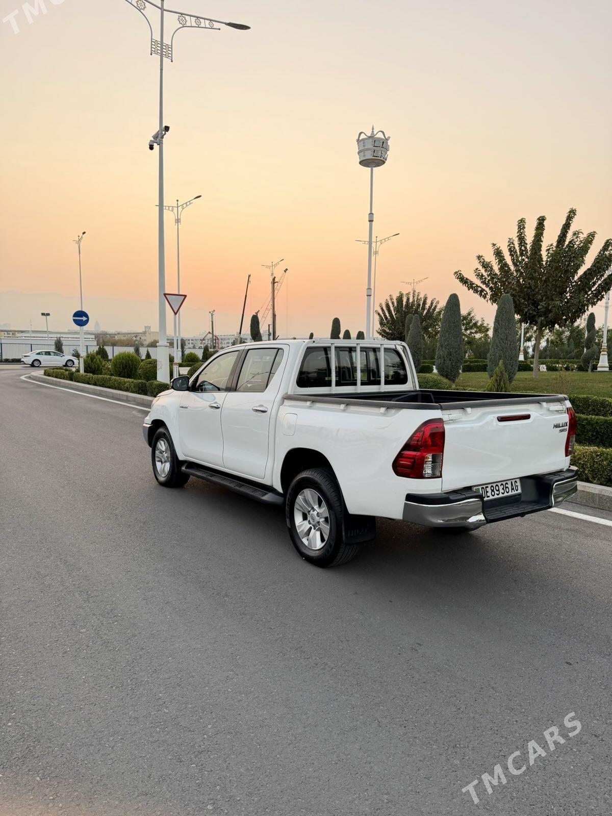 Toyota Hilux 2020 - 435 000 TMT - Aşgabat - img 6