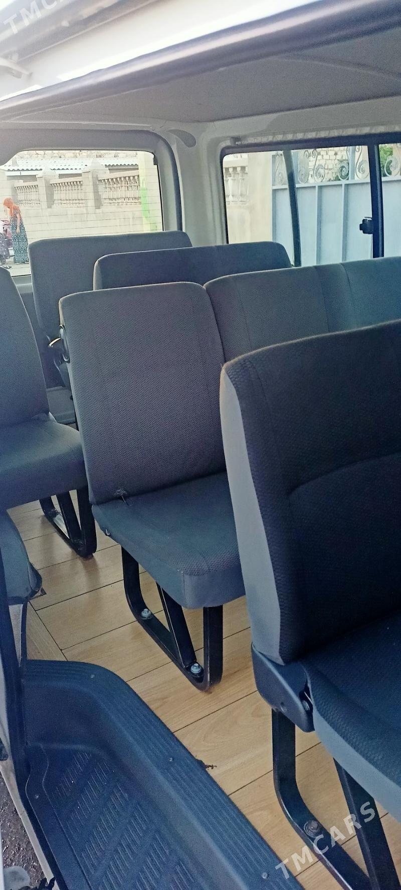 Toyota Hiace 2013 - 325 000 TMT - Türkmenbaşy - img 2