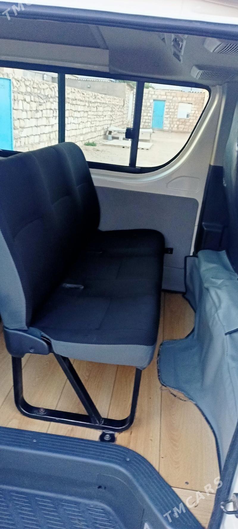 Toyota Hiace 2013 - 325 000 TMT - Türkmenbaşy - img 3