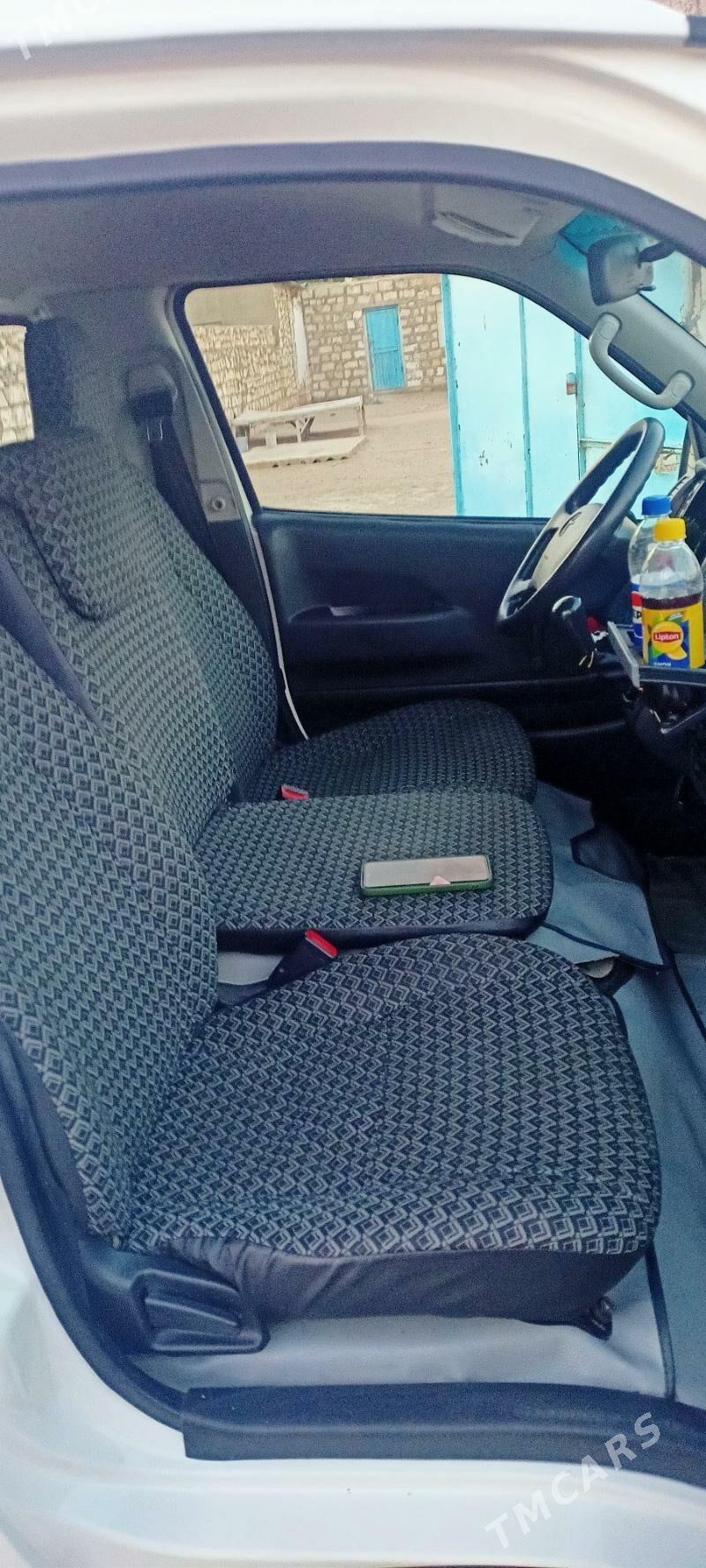 Toyota Hiace 2013 - 325 000 TMT - Türkmenbaşy - img 6