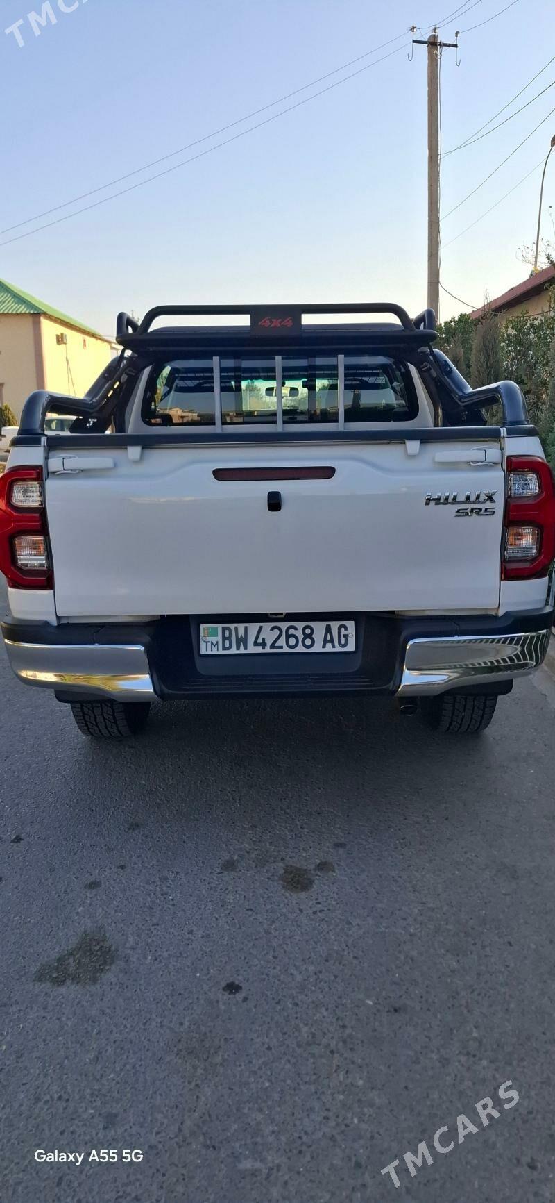 Toyota Hilux 2021 - 578 000 TMT - Aşgabat - img 3