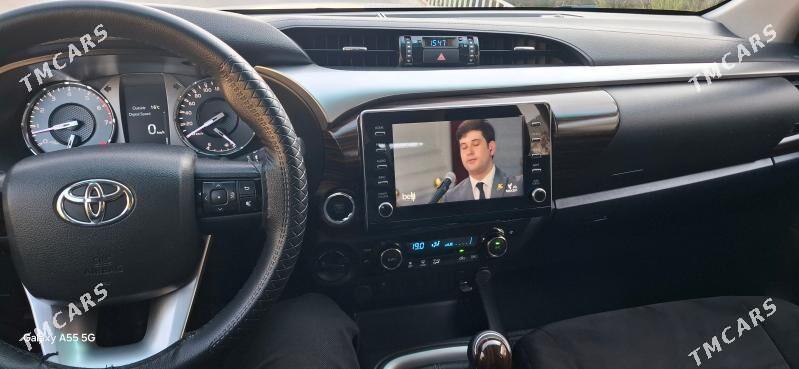 Toyota Hilux 2021 - 578 000 TMT - Aşgabat - img 4