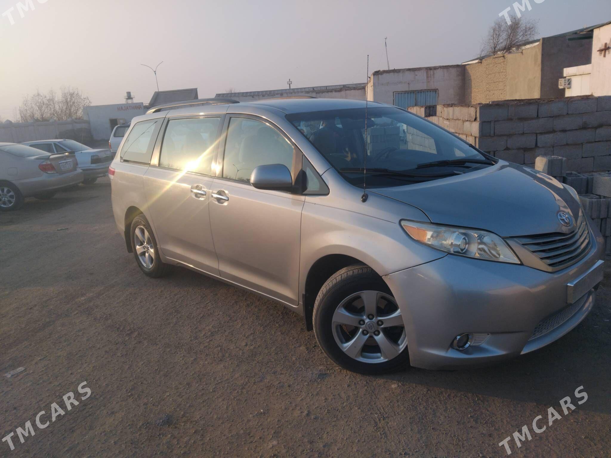 Toyota Sienna 2011 - 300 000 TMT - Гурбансолтан Едже - img 2