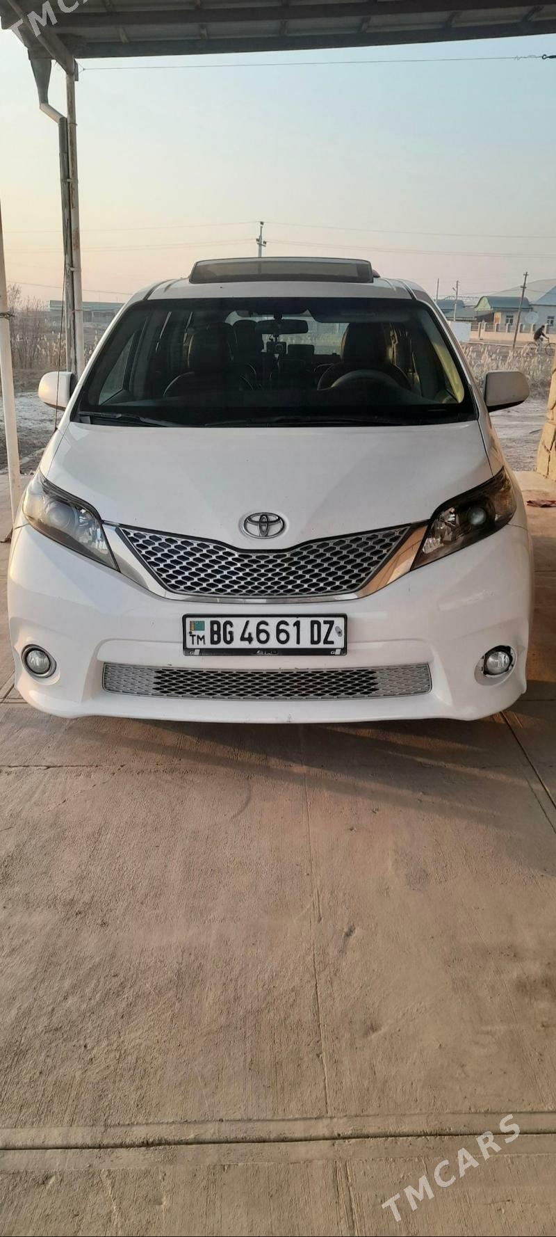 Toyota Sienna 2010 - 285 000 TMT - Гороглы (Тагта) - img 2