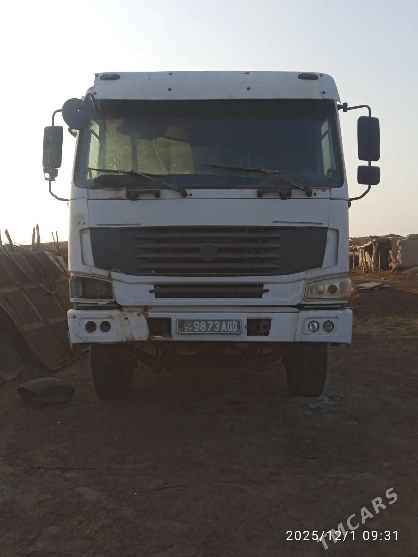 Howo Sinotruk 2013 - 320 000 TMT - Кёнеургенч - img 3