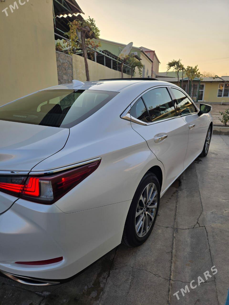 Lexus ES 350 2022 - 630 000 TMT - Garadamak Şor - img 8