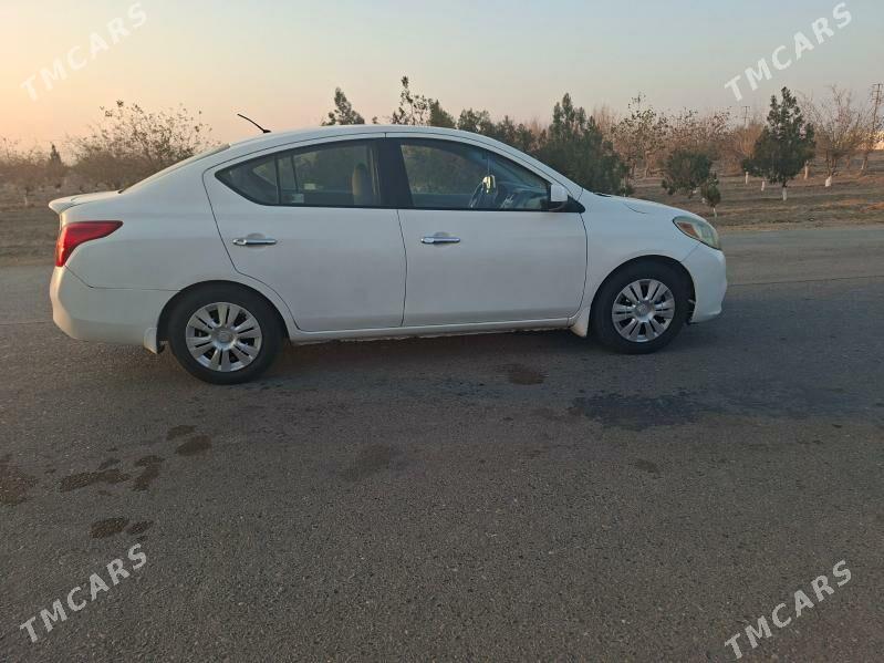 Nissan Versa 2012 - 110 000 TMT - Büzmeýin - img 4