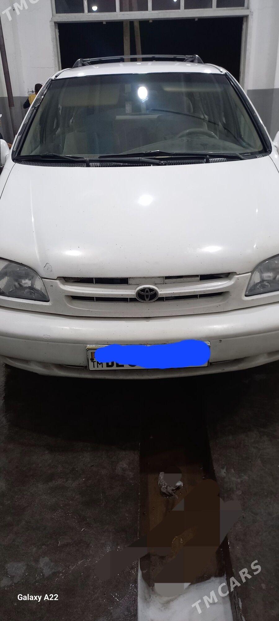 Toyota Sienna 2000 - 175 000 TMT - Мары - img 2