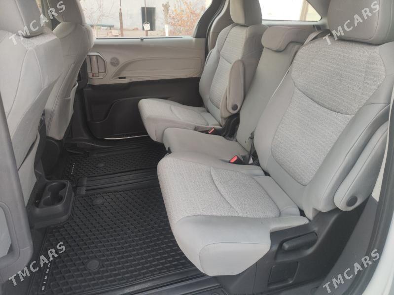 Toyota Sienna 2022 - 550 000 TMT - Дашогуз - img 4
