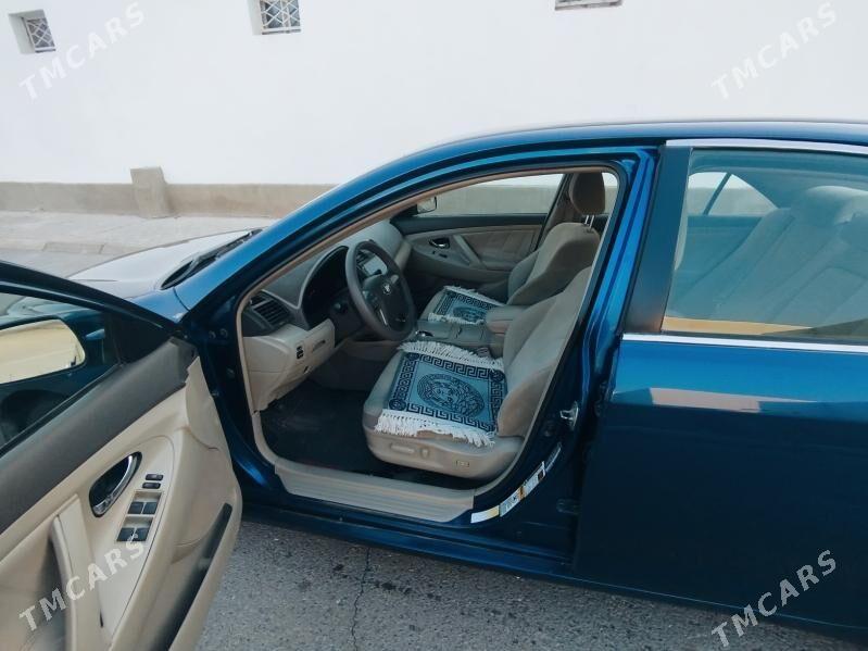 Toyota Camry 2010 - 200 000 TMT - Дашогуз - img 4