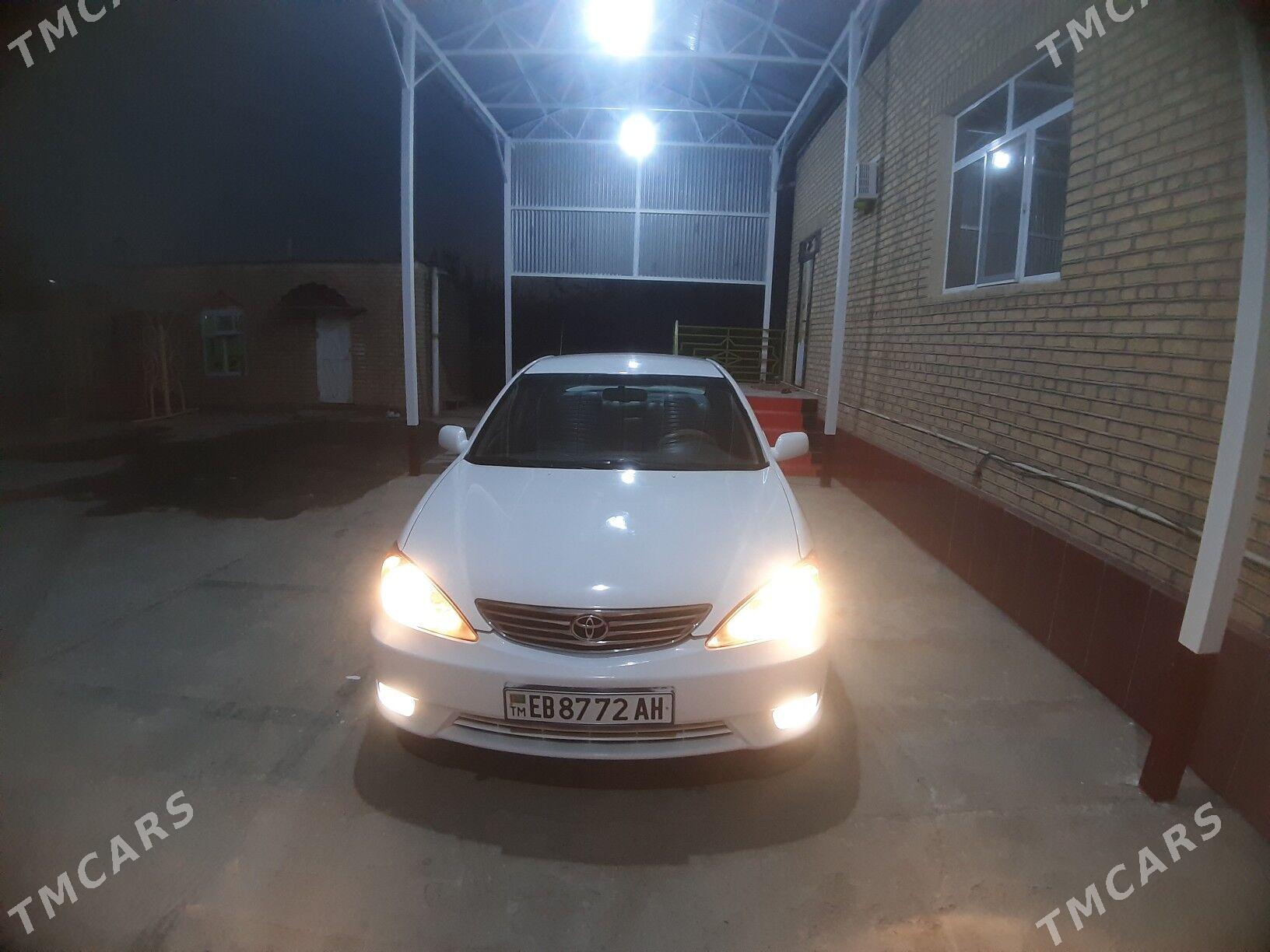 Toyota Camry 2004 - 168 000 TMT - Теджен - img 1