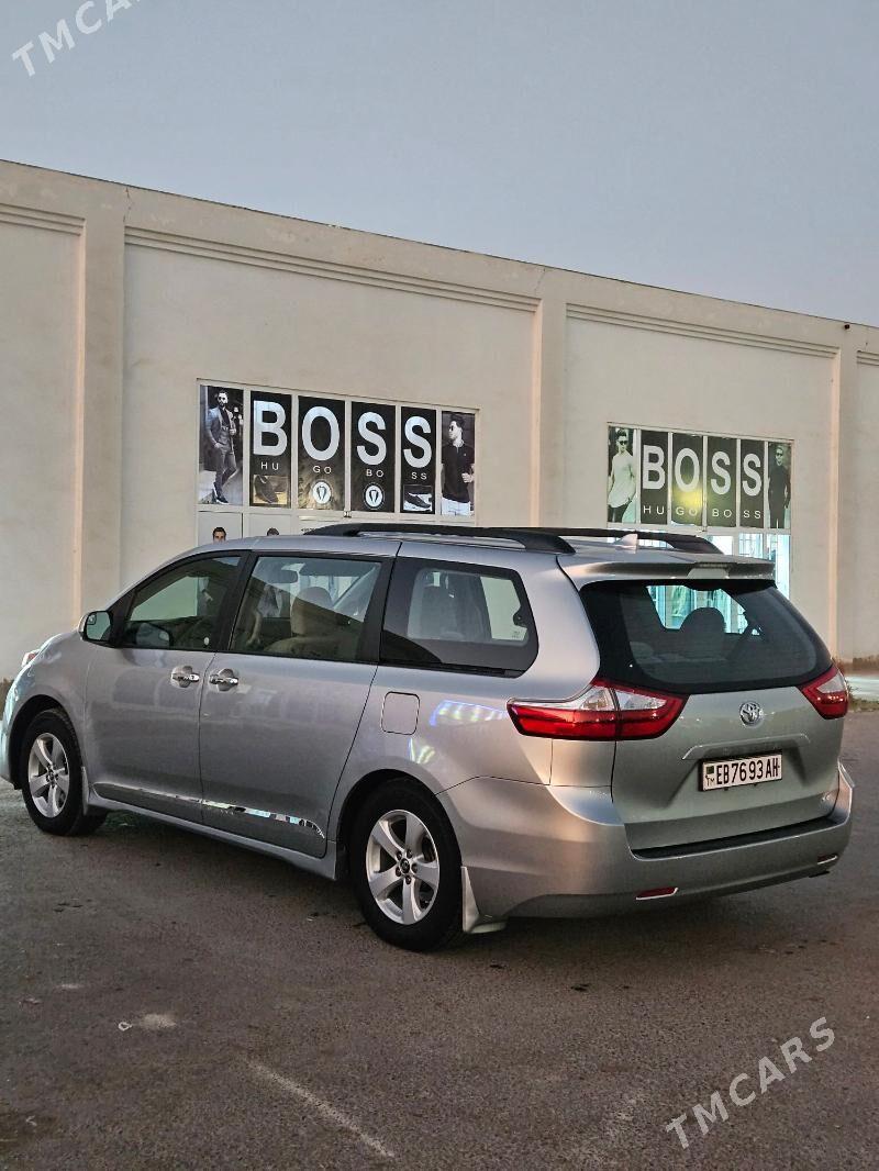 Toyota Sienna 2019 - 385 000 TMT - Теджен - img 4