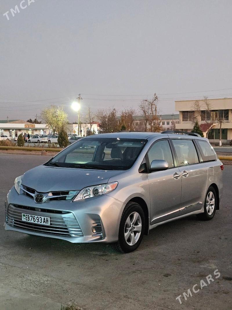 Toyota Sienna 2019 - 385 000 TMT - Теджен - img 3