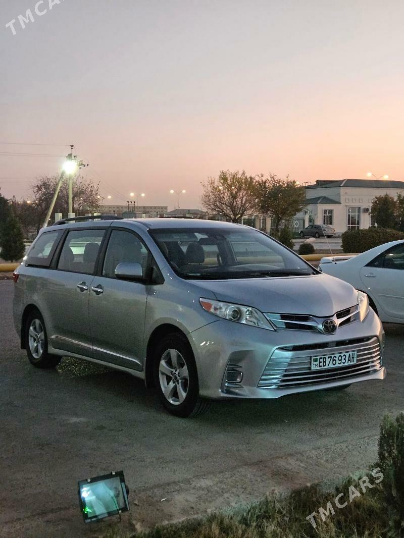 Toyota Sienna 2019 - 385 000 TMT - Теджен - img 2