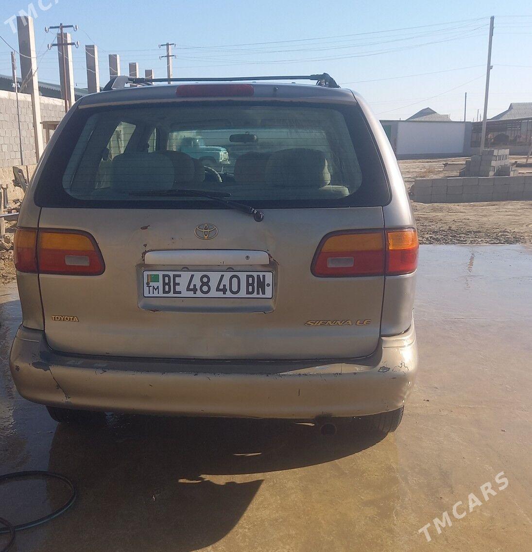 Toyota Sienna 1999 - 140 000 TMT - Этрек - img 2